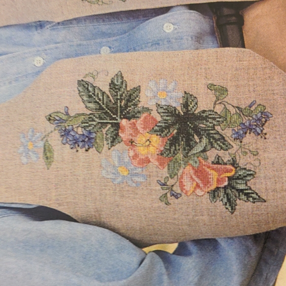 Just CrossStitch Magazine April 1998 - Picture 7 of 16